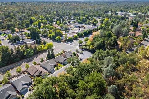 View/Area - 693 Yolla Bolly Trl, Redding, CA 96003 photo 2 of 5