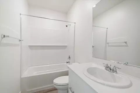 Bath - 5545 Feathers Ave, Redding, CA 96002 photo 3 of 4