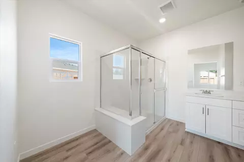 Bath - 5545 Feathers Ave, Redding, CA 96002 photo 1 of 4
