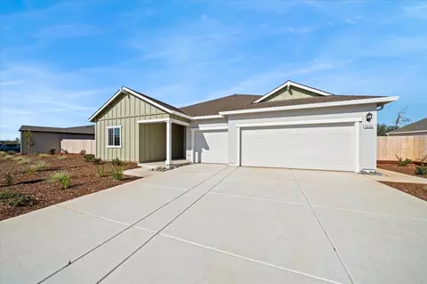 5545 Feathers Ave, Redding, CA 96002