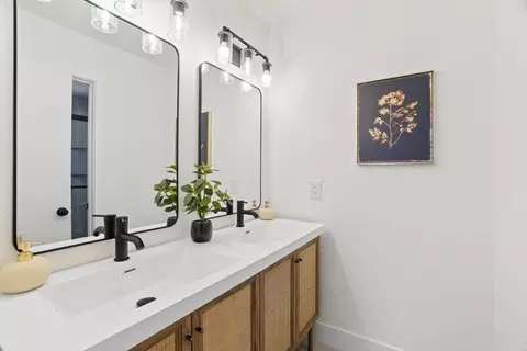 Bath - 2696 Cecilia Ct, Redding, CA 96002 photo 1 of 4