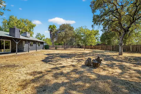 Exterior - 2696 Cecilia Ct, Redding, CA 96002 photo 5 of 8