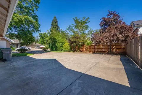 Exterior - 2571 Eastbrook Dr, Redding, CA 96002 photo 18 of 24