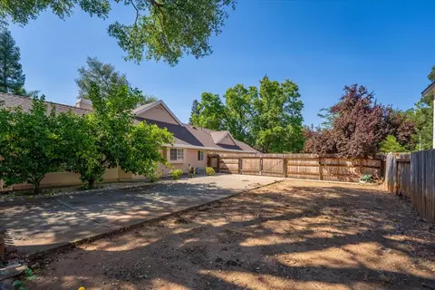 Exterior - 2571 Eastbrook Dr, Redding, CA 96002 photo 16 of 24