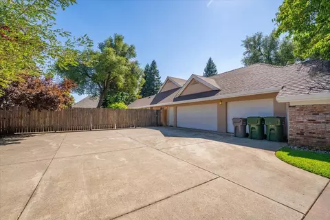 Exterior - 2571 Eastbrook Dr, Redding, CA 96002 photo 20 of 24
