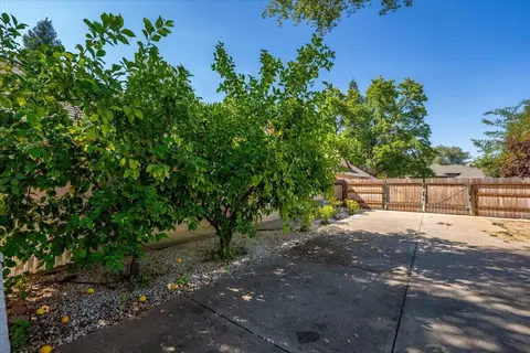 Exterior - 2571 Eastbrook Dr, Redding, CA 96002 photo 17 of 24