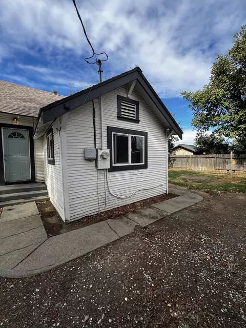 1212 Fig Ln, Corning, CA 96021