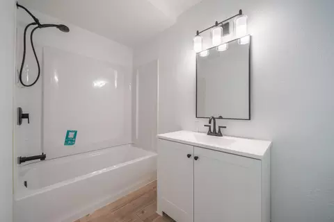 Bath - 6685 Southgate Dr, Redding, CA 96001 photo 3 of 3