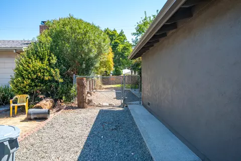 Exterior - 6685 Southgate Dr, Redding, CA 96001 photo 14 of 25