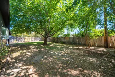 Exterior - 6685 Southgate Dr, Redding, CA 96001 photo 7 of 25