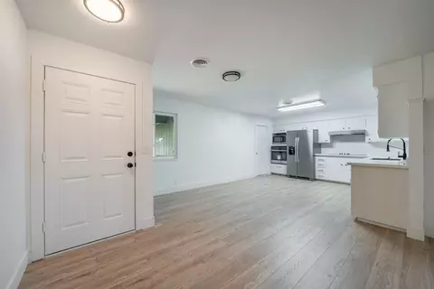 Living - 6685 Southgate Dr, Redding, CA 96001 photo 2 of 8
