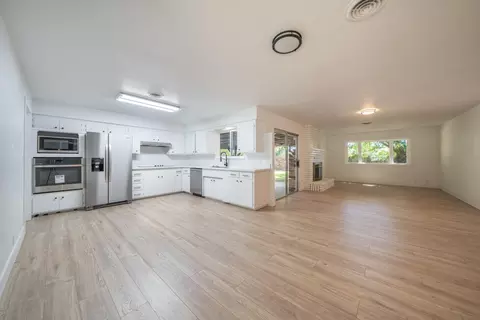 Living - 6685 Southgate Dr, Redding, CA 96001 photo 5 of 8