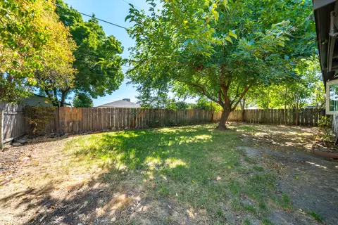 Exterior - 6685 Southgate Dr, Redding, CA 96001 photo 6 of 25
