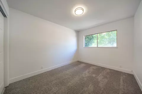 Bedroom - 6685 Southgate Dr, Redding, CA 96001 photo 4 of 7