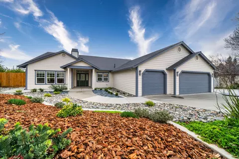 2830 Highland Bluffs Dr, Red Bluff, CA 96080