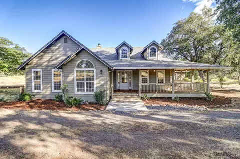 Exterior - 13360 Oak Run Rd, Oak Run, CA 96069 photo 2 of 9