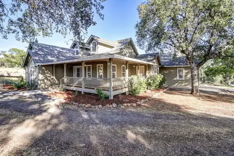 Exterior - 13360 Oak Run Rd, Oak Run, CA 96069 photo 4 of 9