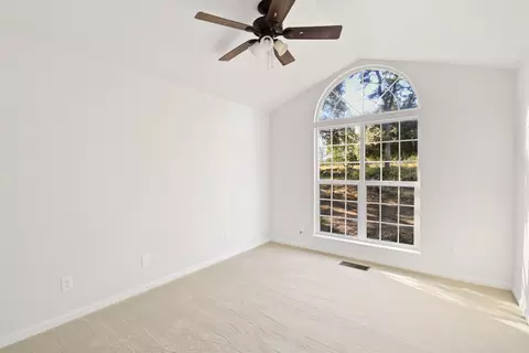 Bedroom - 13360 Oak Run Rd, Oak Run, CA 96069 photo 1 of 3