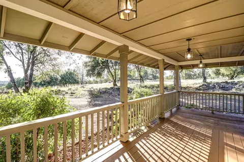 Exterior - 13360 Oak Run Rd, Oak Run, CA 96069 photo 6 of 9