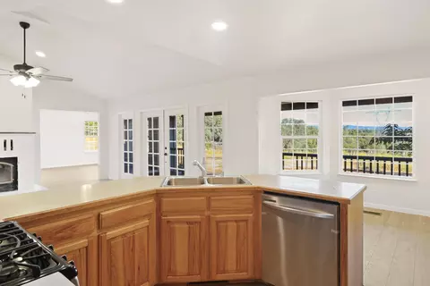 Kitchen - 13360 Oak Run Rd, Oak Run, CA 96069 photo 1 of 2