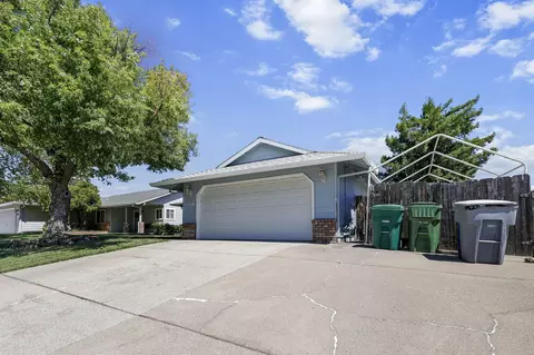 Exterior - 1637 Lacey Ln, Redding, CA 96003 photo 6 of 7