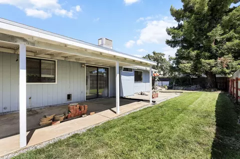 Exterior - 1637 Lacey Ln, Redding, CA 96003 photo 4 of 7