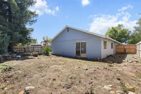 Exterior - 1637 Lacey Ln, Redding, CA 96003 photo 7 of 7