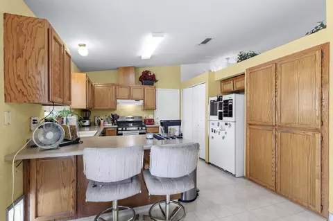 Kitchen - 1637 Lacey Ln, Redding, CA 96003 photo 2 of 2
