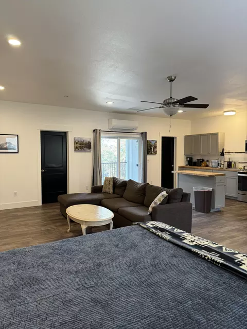 19404 Peppernut Dr, Redding, CA 96003