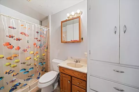 Bath - 2396 Wilsey Dr, Redding, CA 96001 photo 2 of 2