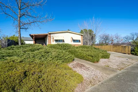 836 August Way, Redding, CA 96003 photo 2