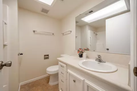 Bath - 1201 Echo Rd, Redding, CA 96002 photo 1 of 3