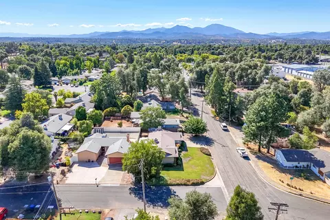 View/Area - 1201 Echo Rd, Redding, CA 96002 photo 6 of 7