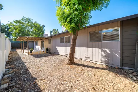 Exterior - 1201 Echo Rd, Redding, CA 96002 photo 8 of 19