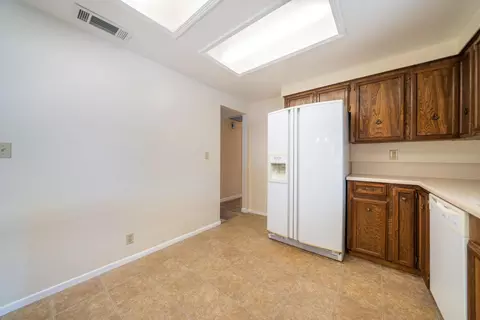 Kitchen - 1201 Echo Rd, Redding, CA 96002 photo 4 of 4
