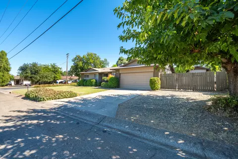 Exterior - 1201 Echo Rd, Redding, CA 96002 photo 3 of 19