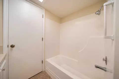 Bath - 1201 Echo Rd, Redding, CA 96002 photo 2 of 3