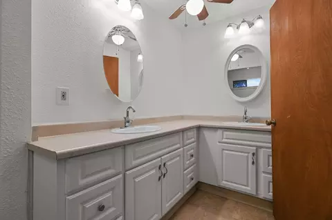 Bath - 17528 Pine View Dr, Redding, CA 96003 photo 3 of 3