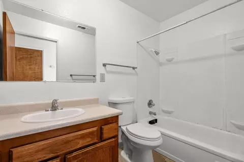 Bath - 17528 Pine View Dr, Redding, CA 96003 photo 1 of 3