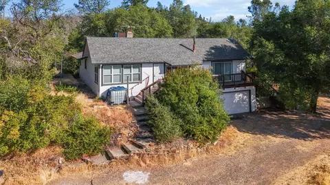 17528 Pine View Dr, Redding, CA 96003