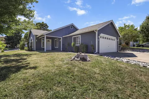 Exterior - 1470 Setter Dr, Redding, CA 96003 photo 6 of 8