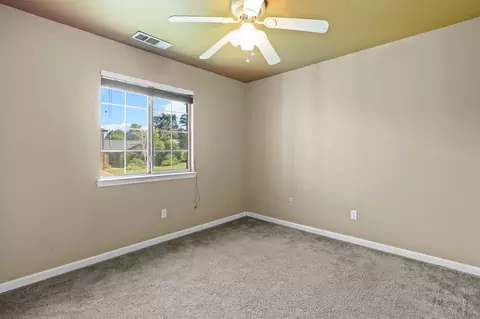 Bedroom - 1470 Setter Dr, Redding, CA 96003 photo 2 of 8