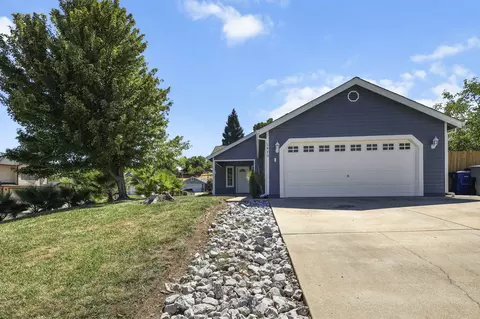 Exterior - 1470 Setter Dr, Redding, CA 96003 photo 7 of 8