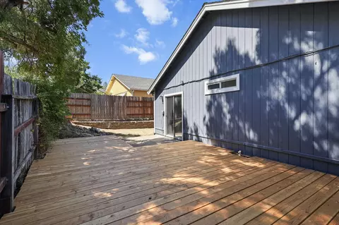 Exterior - 1470 Setter Dr, Redding, CA 96003 photo 3 of 8