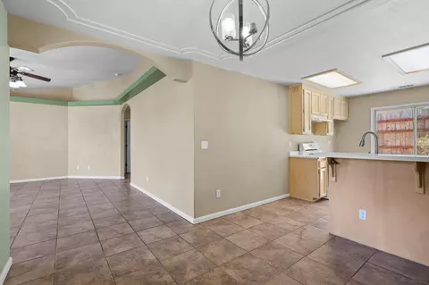 Entry Way - 1470 Setter Dr, Redding, CA 96003 photo 2 of 2