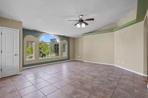 Living - 1470 Setter Dr, Redding, CA 96003 photo 4 of 5