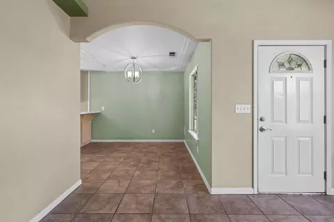 Entry Way - 1470 Setter Dr, Redding, CA 96003 photo 1 of 2