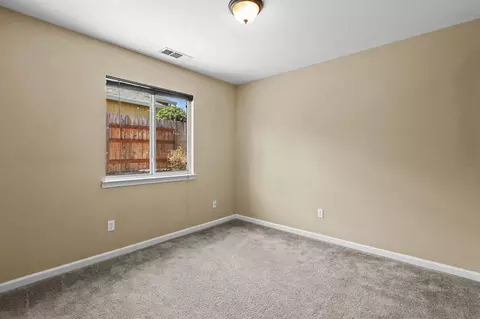 Bedroom - 1470 Setter Dr, Redding, CA 96003 photo 5 of 8