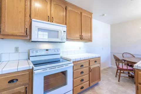 Kitchen - 1381 Chaos Walk, Redding, CA 96003 photo 2 of 3