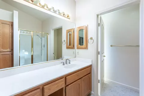 Bath - 1381 Chaos Walk, Redding, CA 96003 photo 2 of 2
